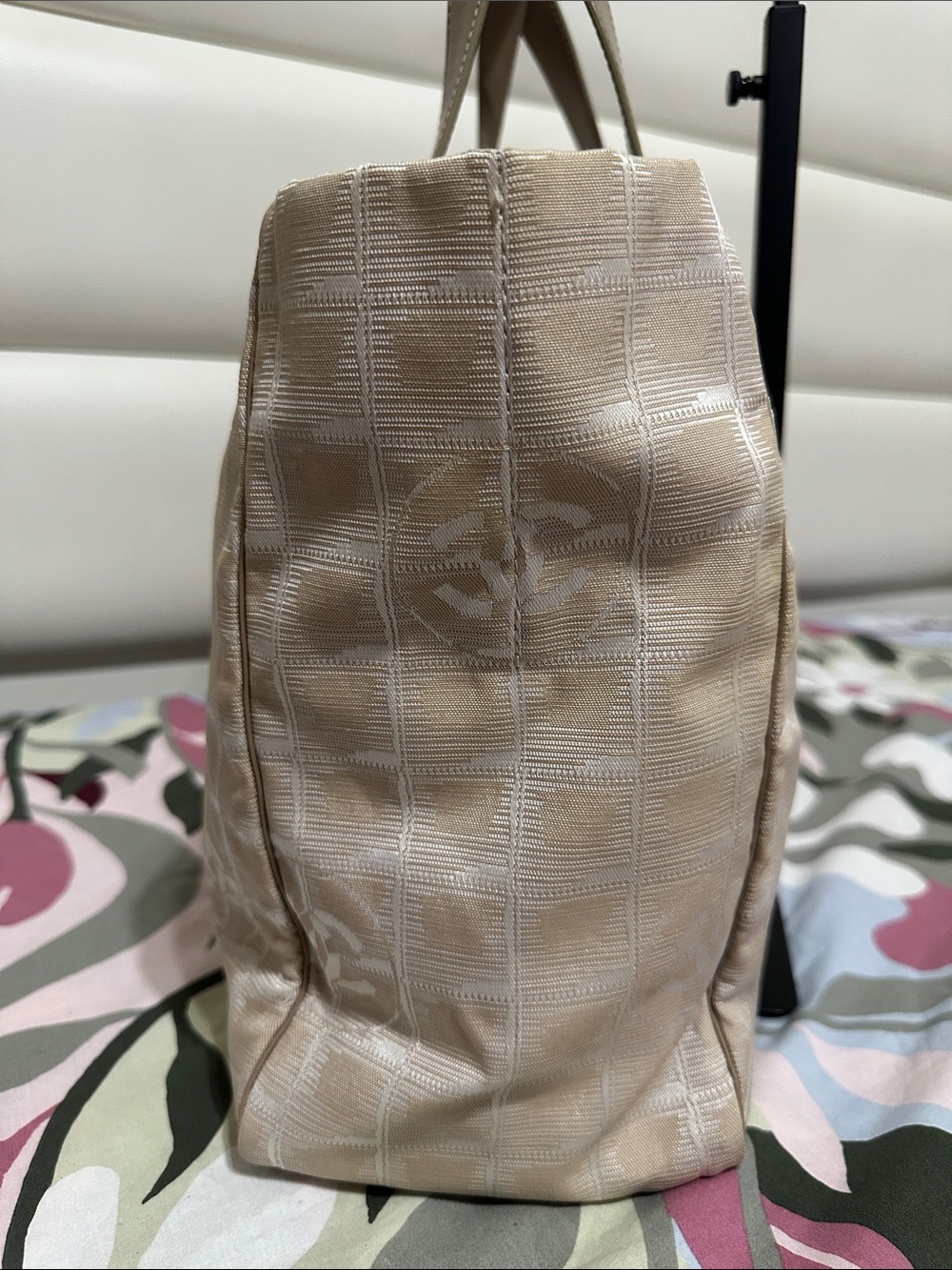 CHANEL Beige Tote Bag with Tan Handles - Picture 3 of 15